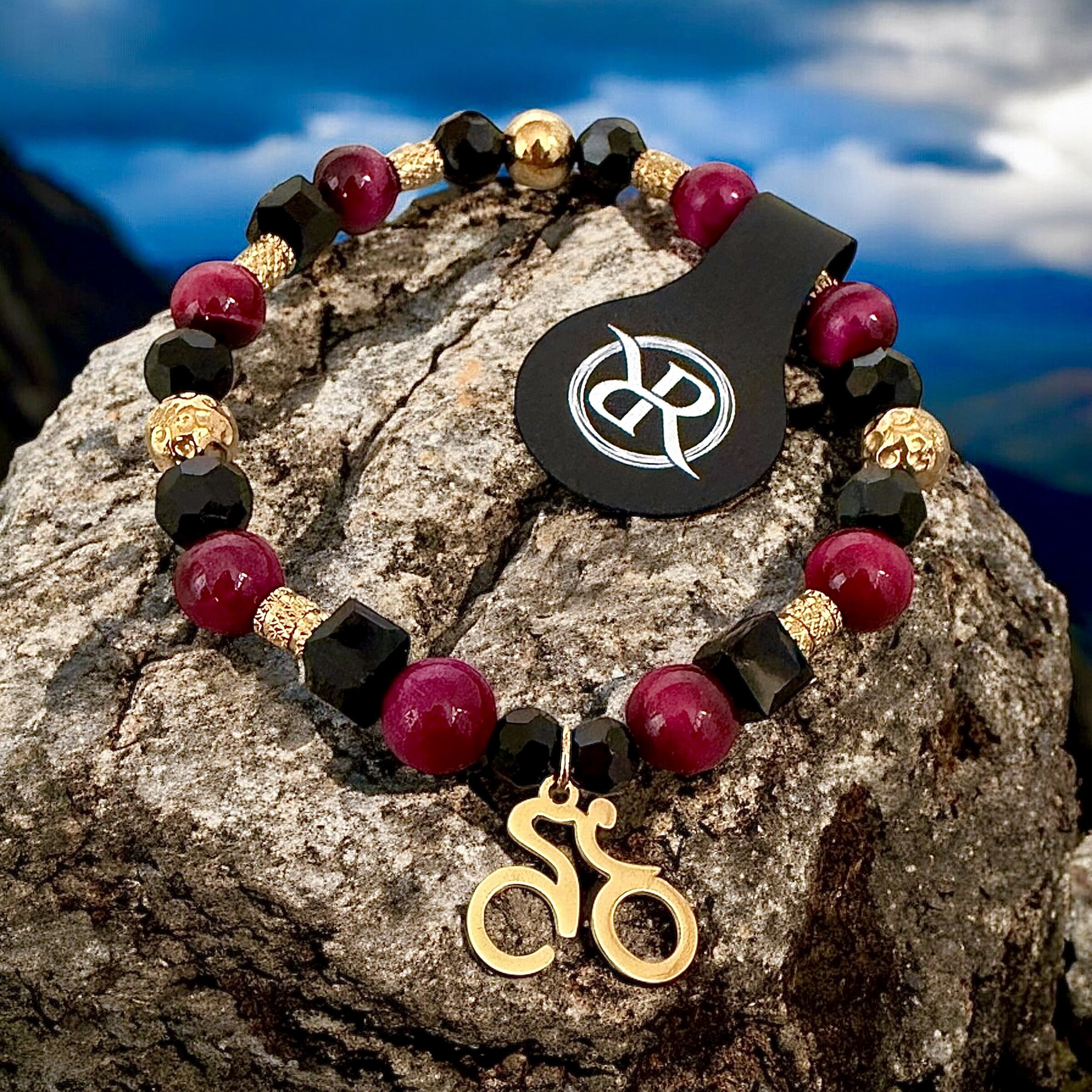 Náramek s kolem z přírodních kamenů