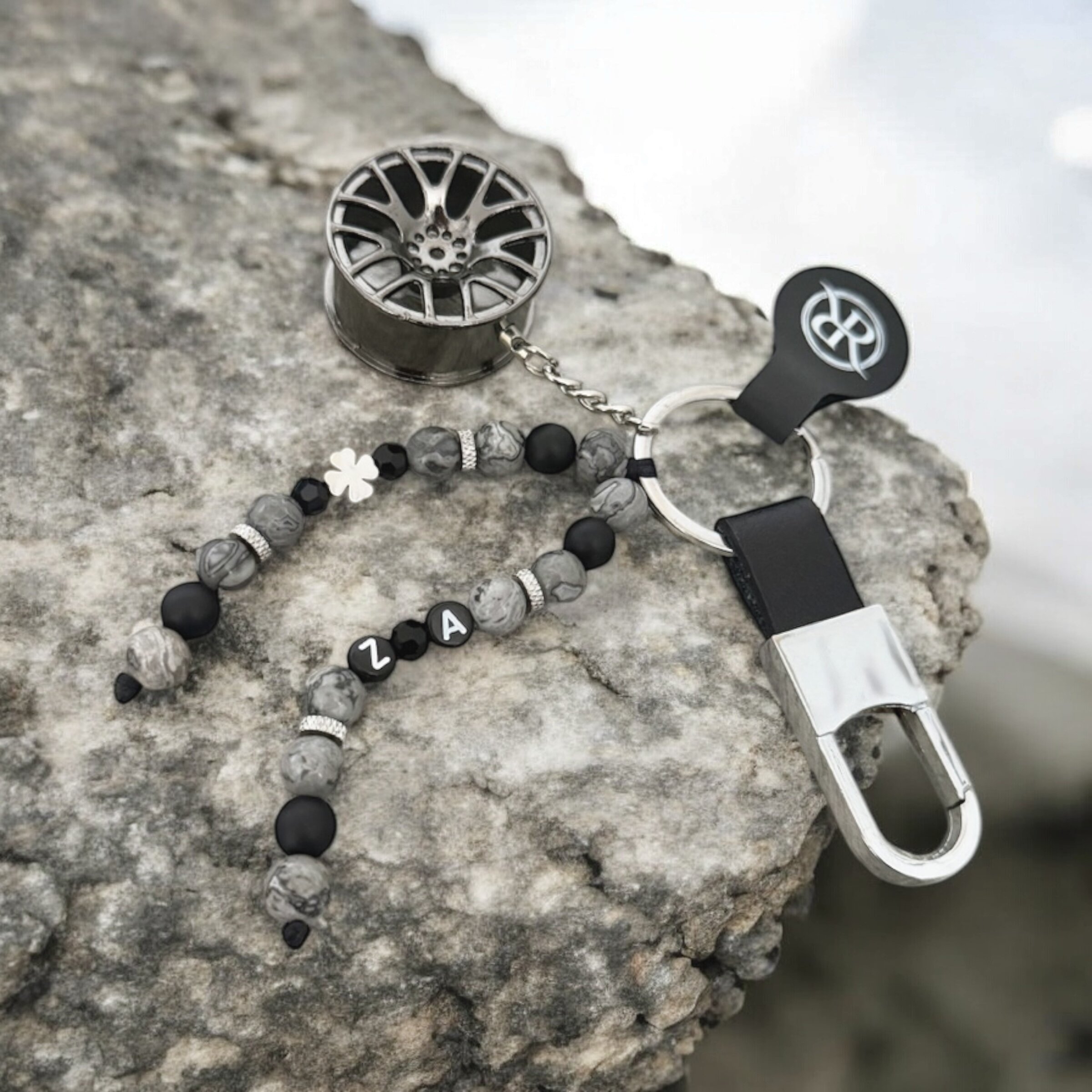 Personalizovaná klíčenka s elektronem a karabinou